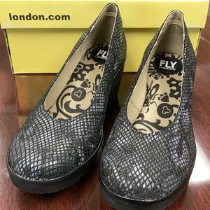 FLY LONDON Walo Pumps